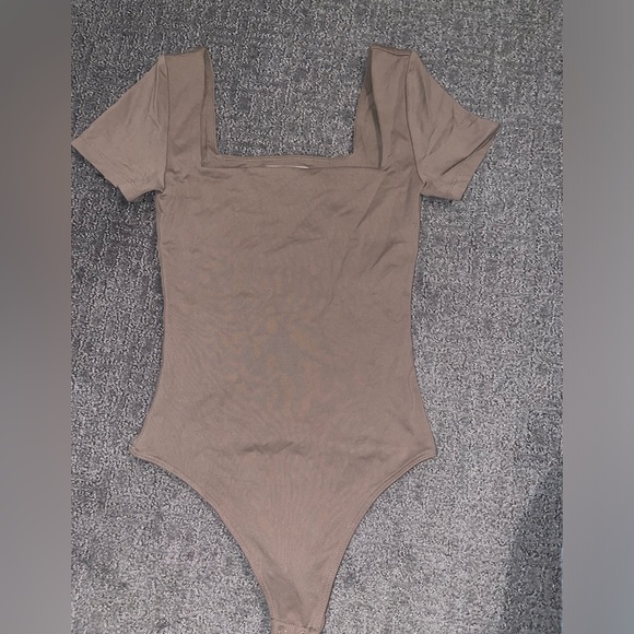 Aritzia Babaton contour bodysuit - Picture 1 of 2